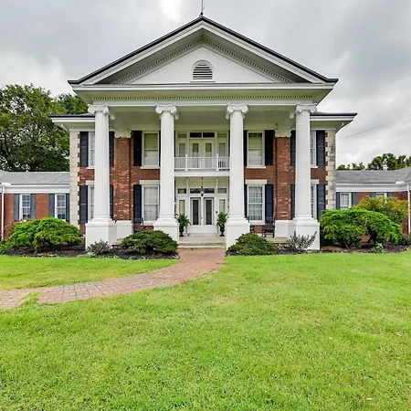 Bowling Green House With Shared Pool!